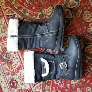 Black and white faux fur lined winter boots